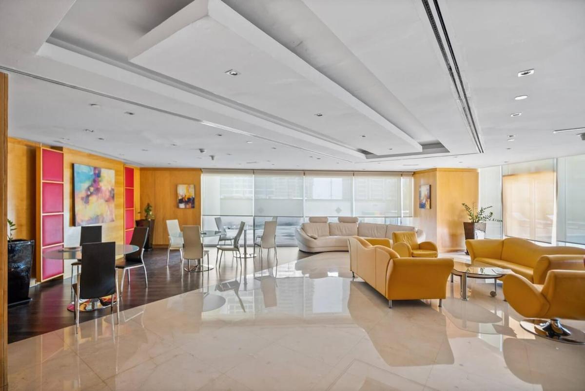 Modern Studio with Balcony - Close to Metro & Marina