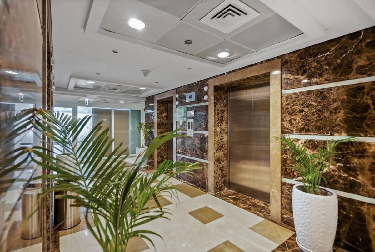 Modern Studio with Balcony - Close to Metro & Marina