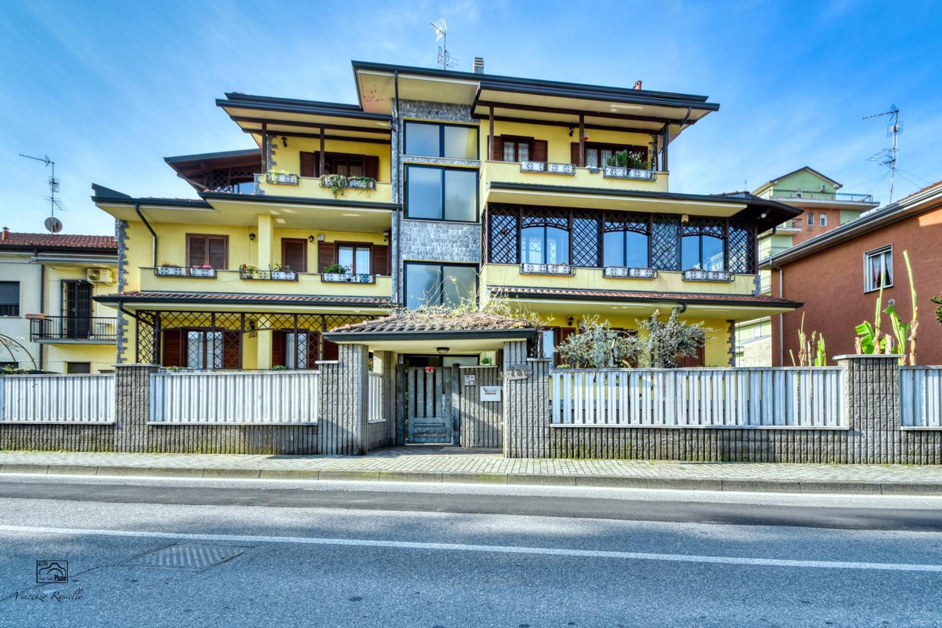 Urban House - un angolo di relax con terrazza in Lombardia