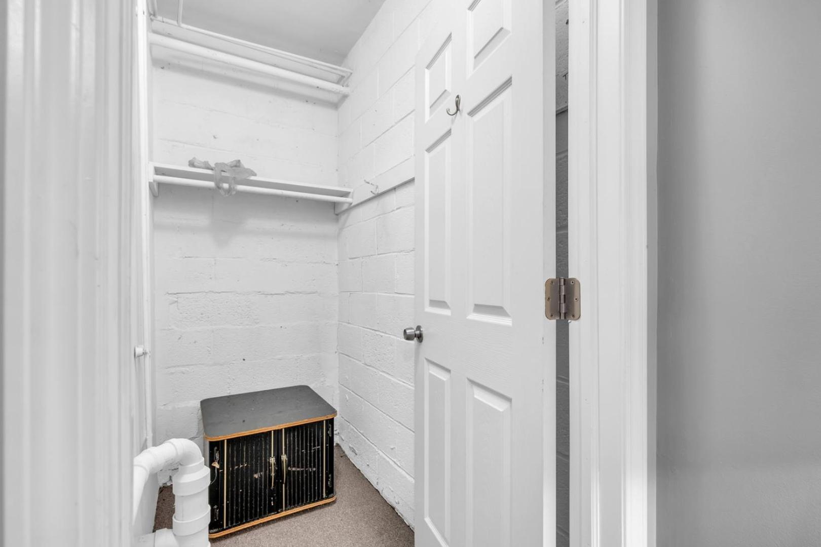 Cozy Room with Private Bath in Brownstown