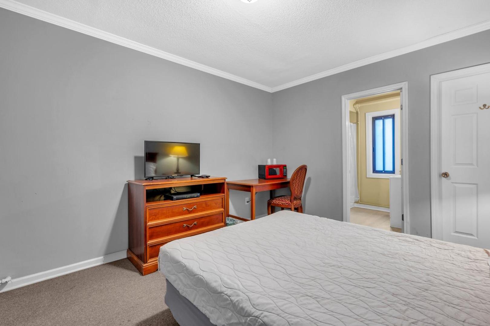 Cozy Room with Private Bath in Brownstown