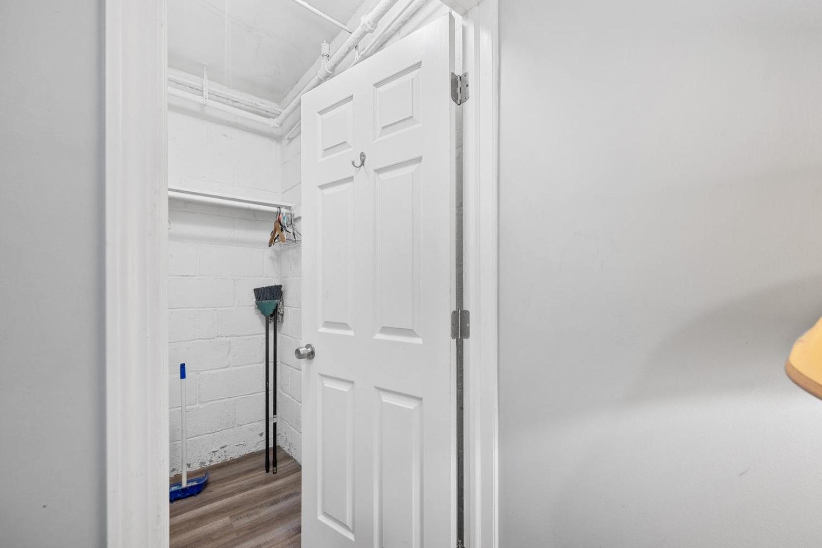 Comfortable Room with Bath in Brownstown