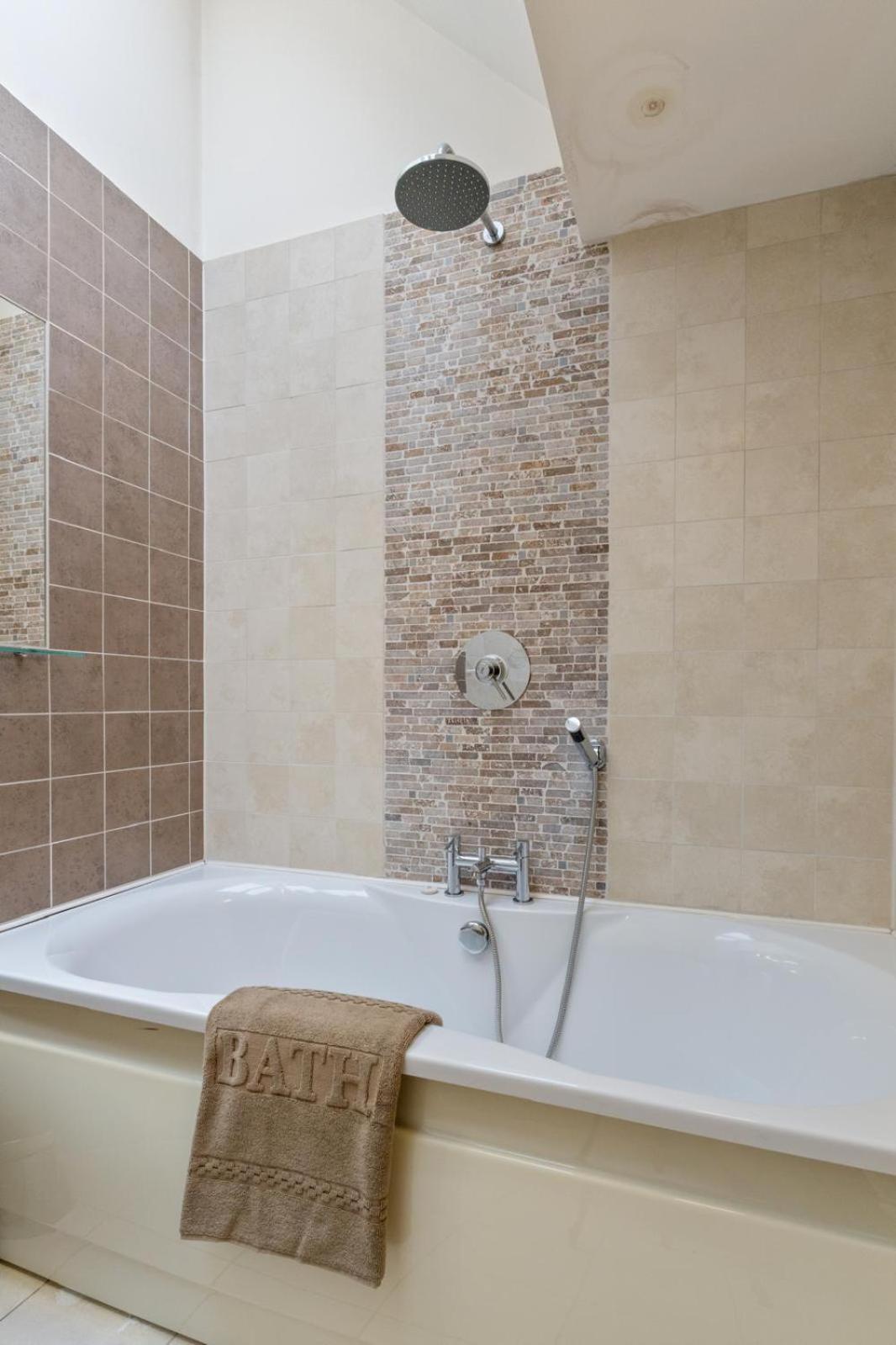 Lakeview Callow Luxury Retreat for Couples & Families Ideal Base for County Mayo