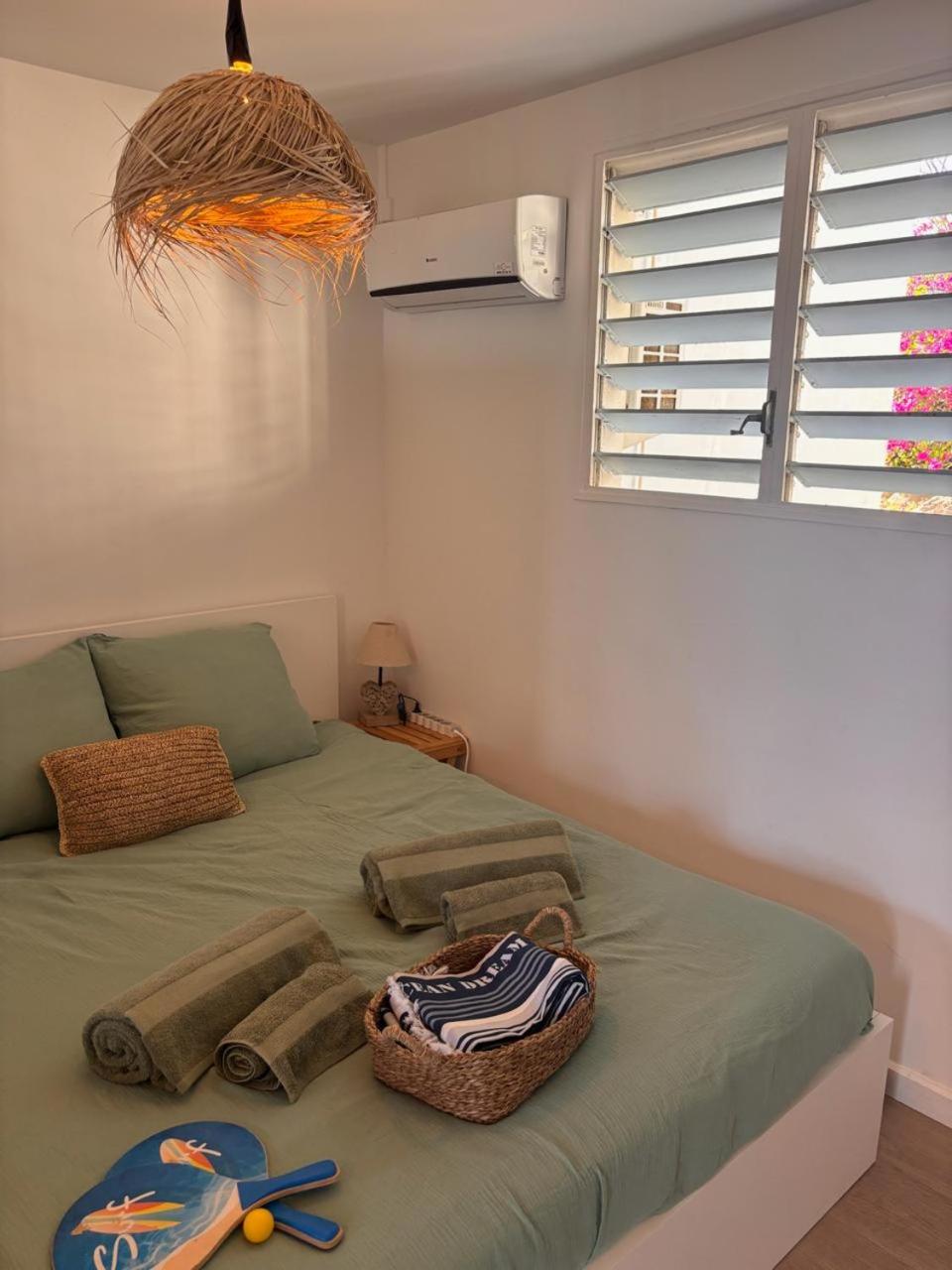 Joli Studio vue Mer avec Piscine