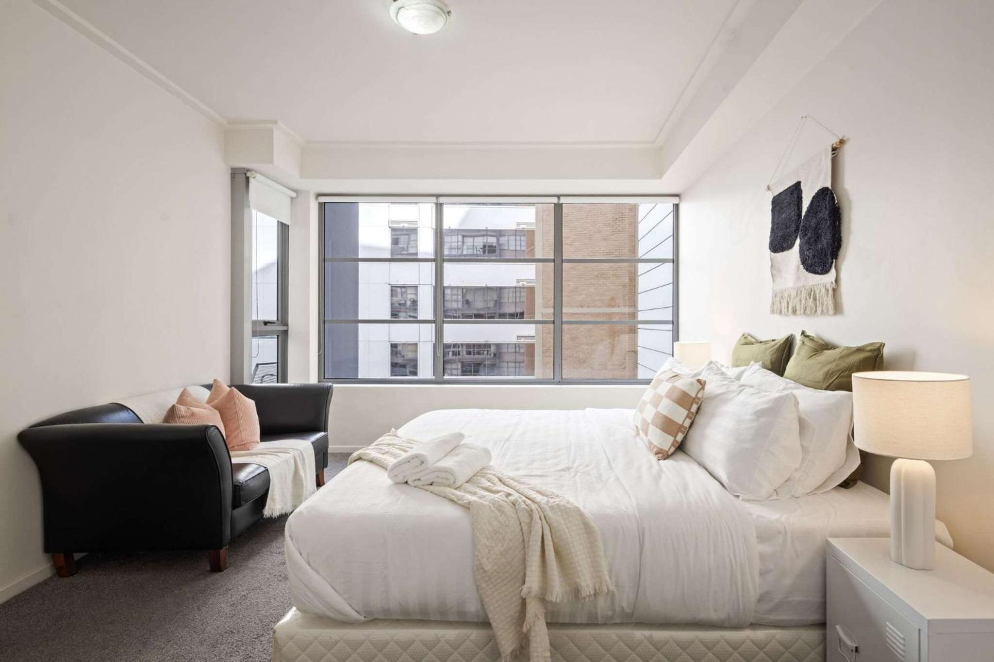 Cozy 2BR Apartment Steps from Darling Harbour