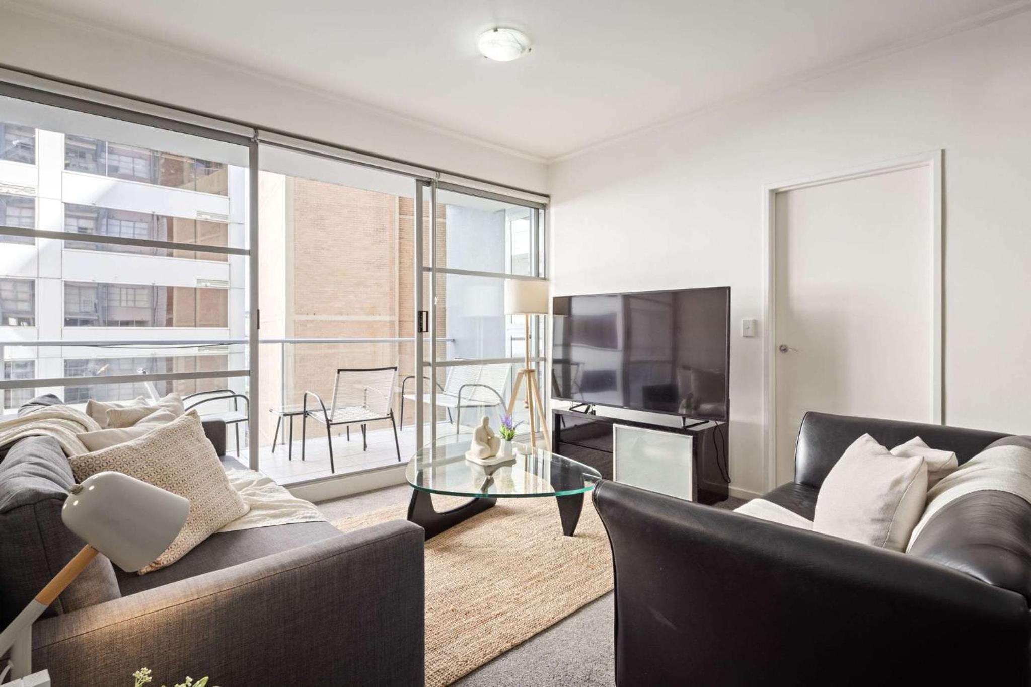 Cozy 2BR Apartment Steps from Darling Harbour
