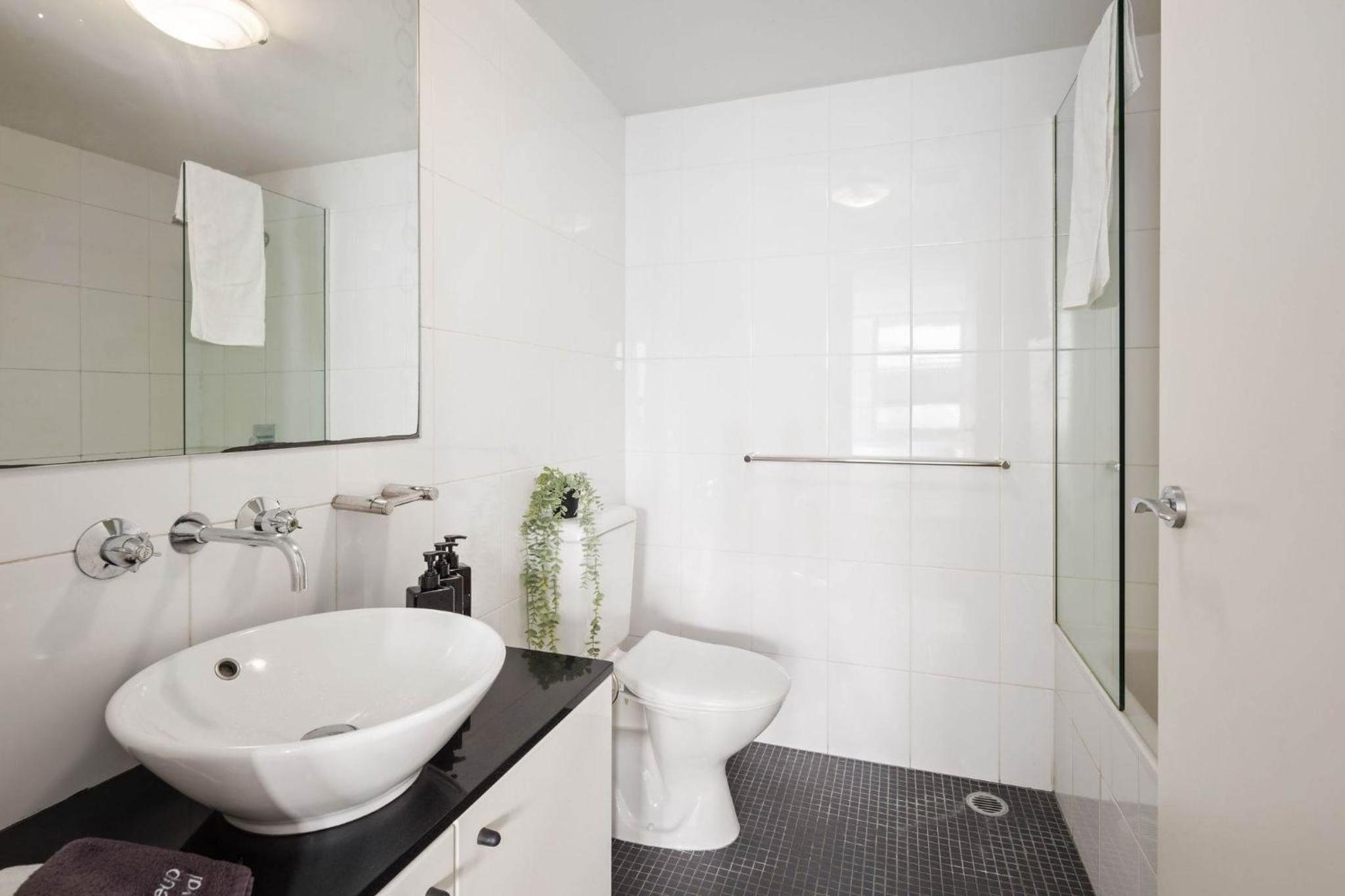 Cozy 2BR Apartment Steps from Darling Harbour