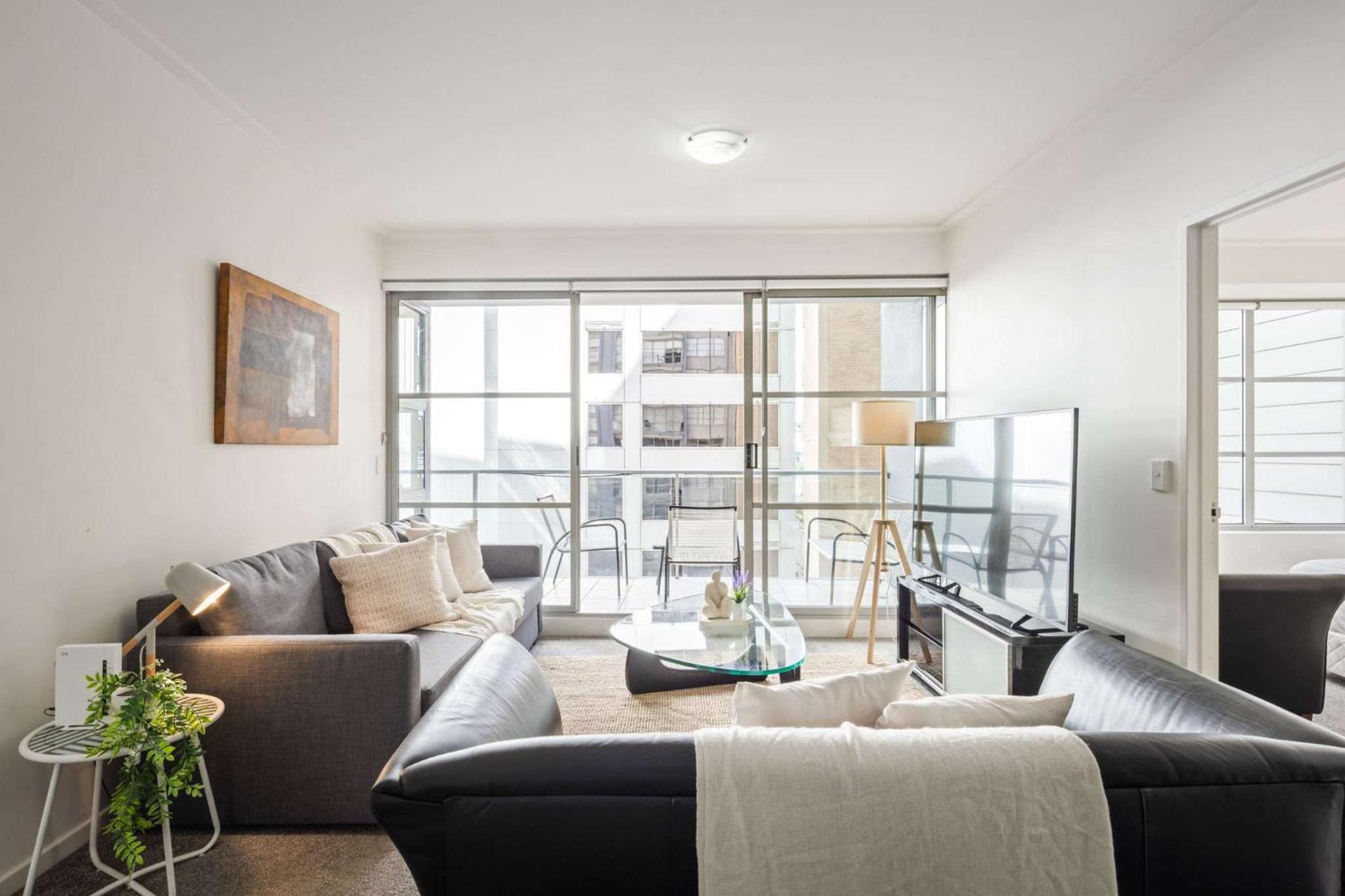 Cozy 2BR Apartment Steps from Darling Harbour