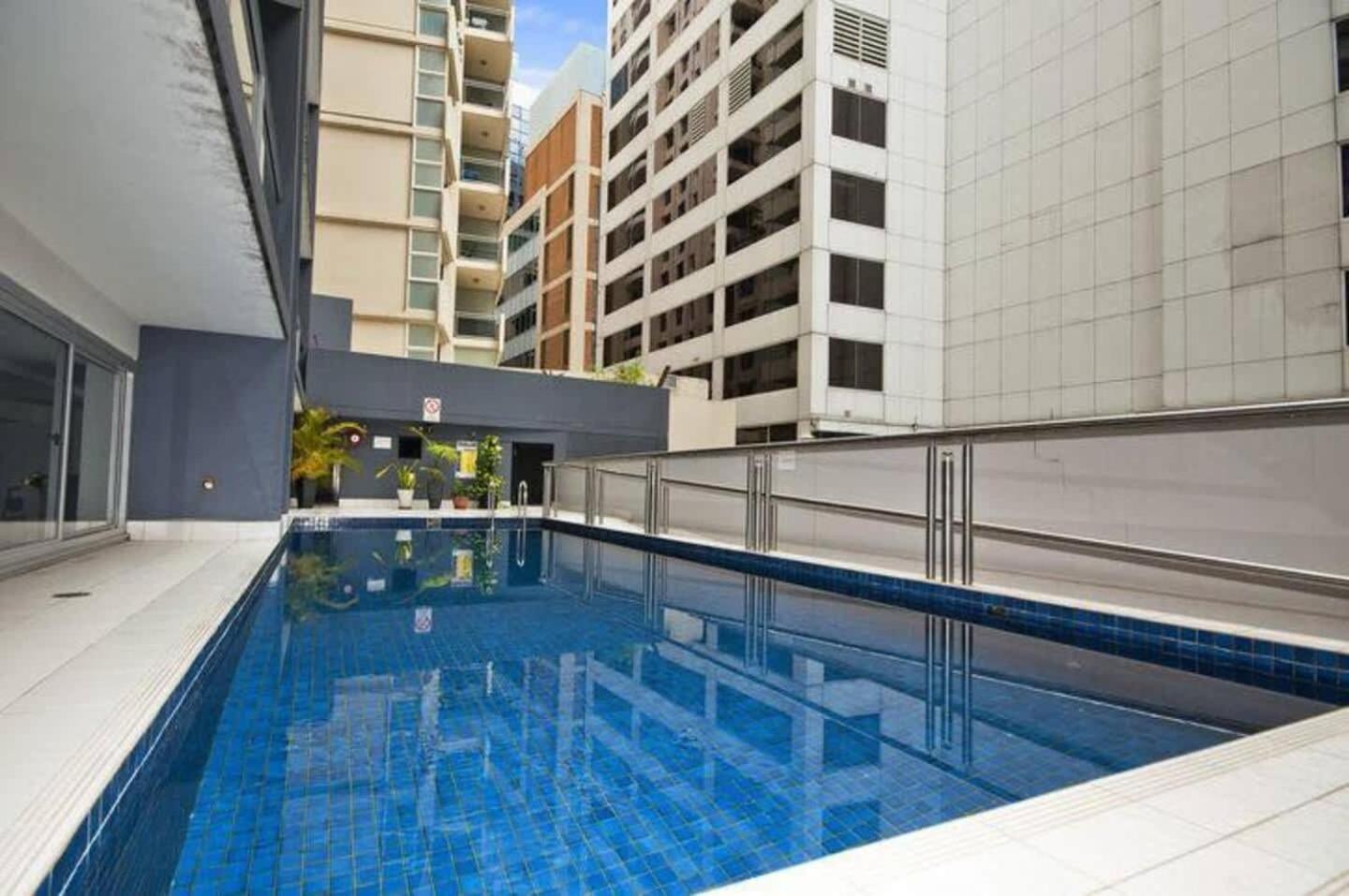 Cozy 2BR Apartment Steps from Darling Harbour