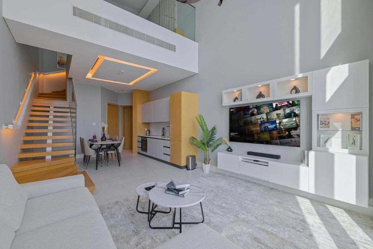 Elegant 1BR Sky Villa High-Rise Luxury Stay