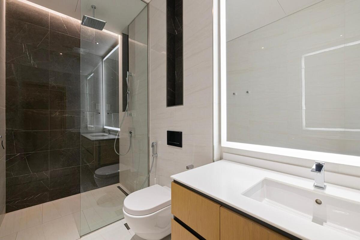 Elegant 1BR Sky Villa High-Rise Luxury Stay