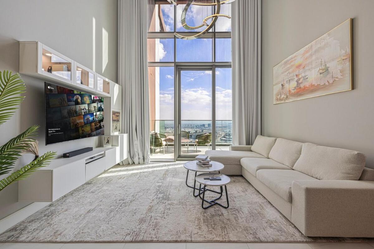 Elegant 1BR Sky Villa High-Rise Luxury Stay