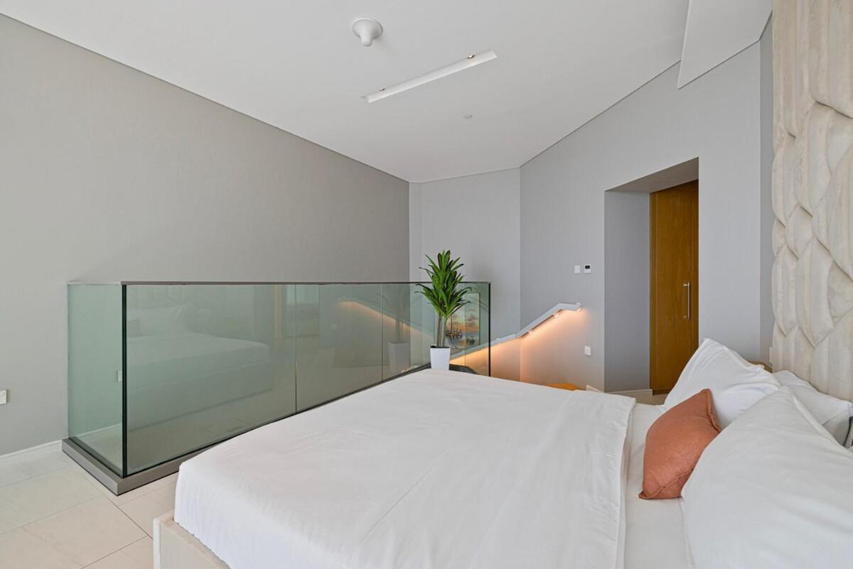 Elegant 1BR Sky Villa High-Rise Luxury Stay