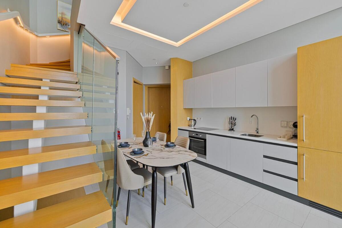 Elegant 1BR Sky Villa High-Rise Luxury Stay