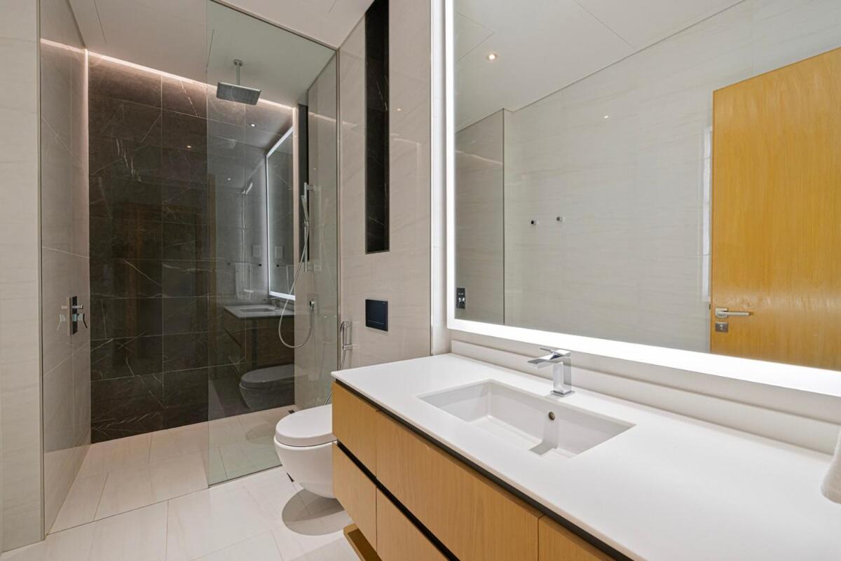 Elegant 1BR Sky Villa High-Rise Luxury Stay