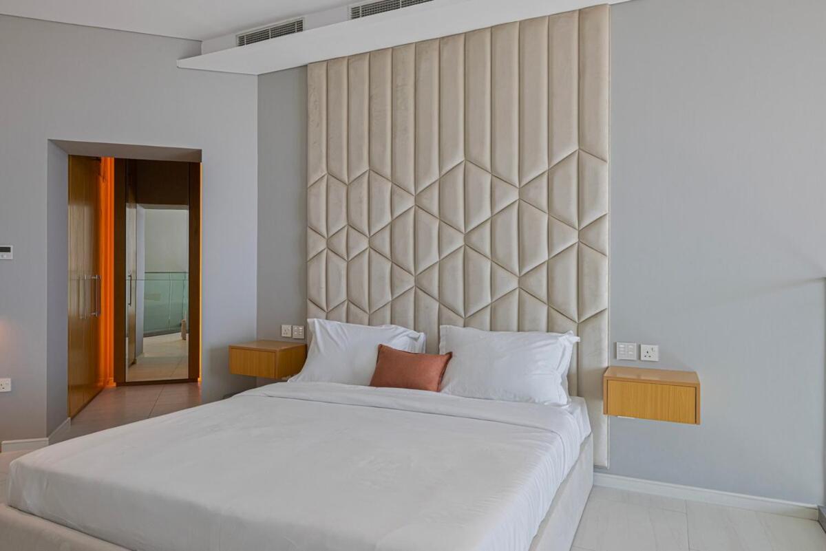 Elegant 1BR Sky Villa High-Rise Luxury Stay