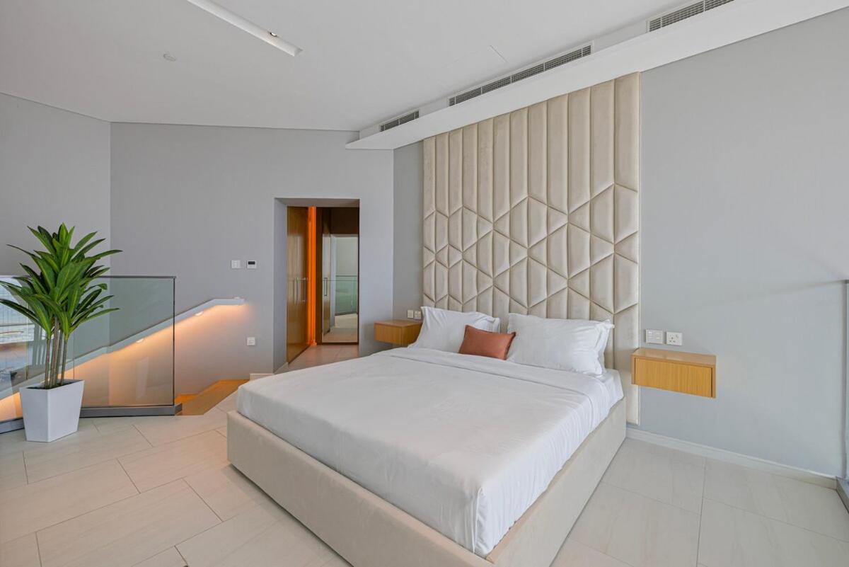 Elegant 1BR Sky Villa High-Rise Luxury Stay