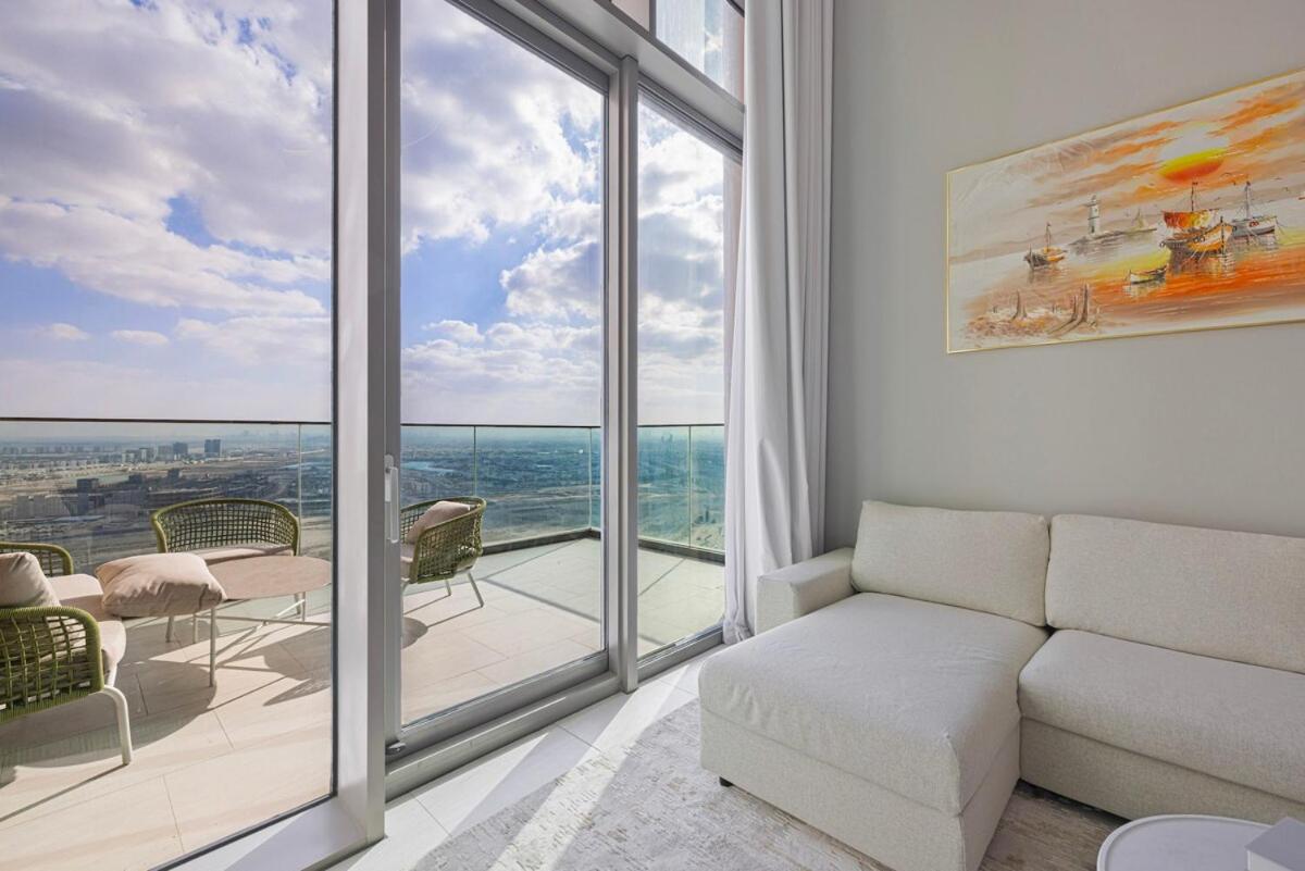 Elegant 1BR Sky Villa High-Rise Luxury Stay