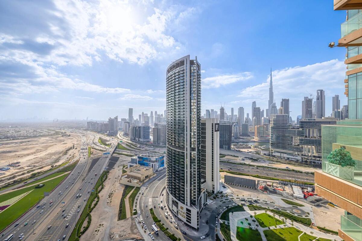 Elegant 1BR Sky Villa High-Rise Luxury Stay