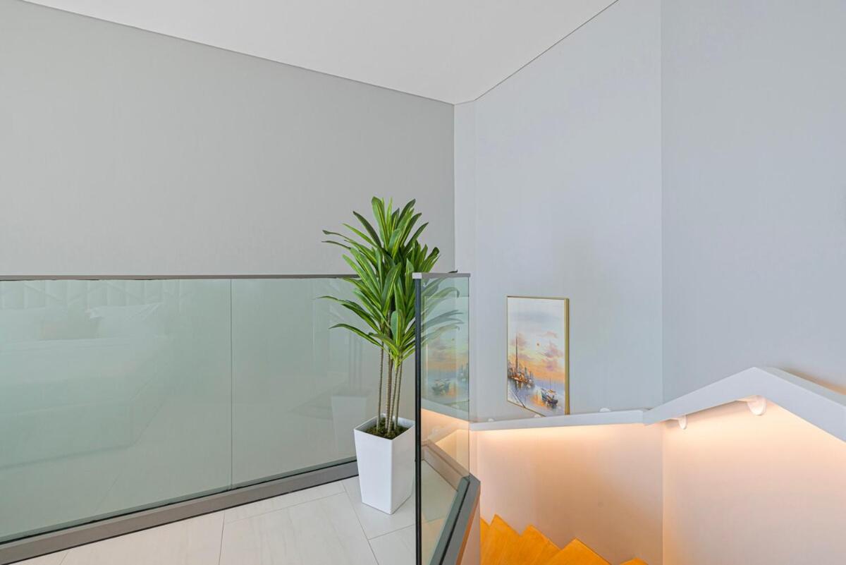 Elegant 1BR Sky Villa High-Rise Luxury Stay