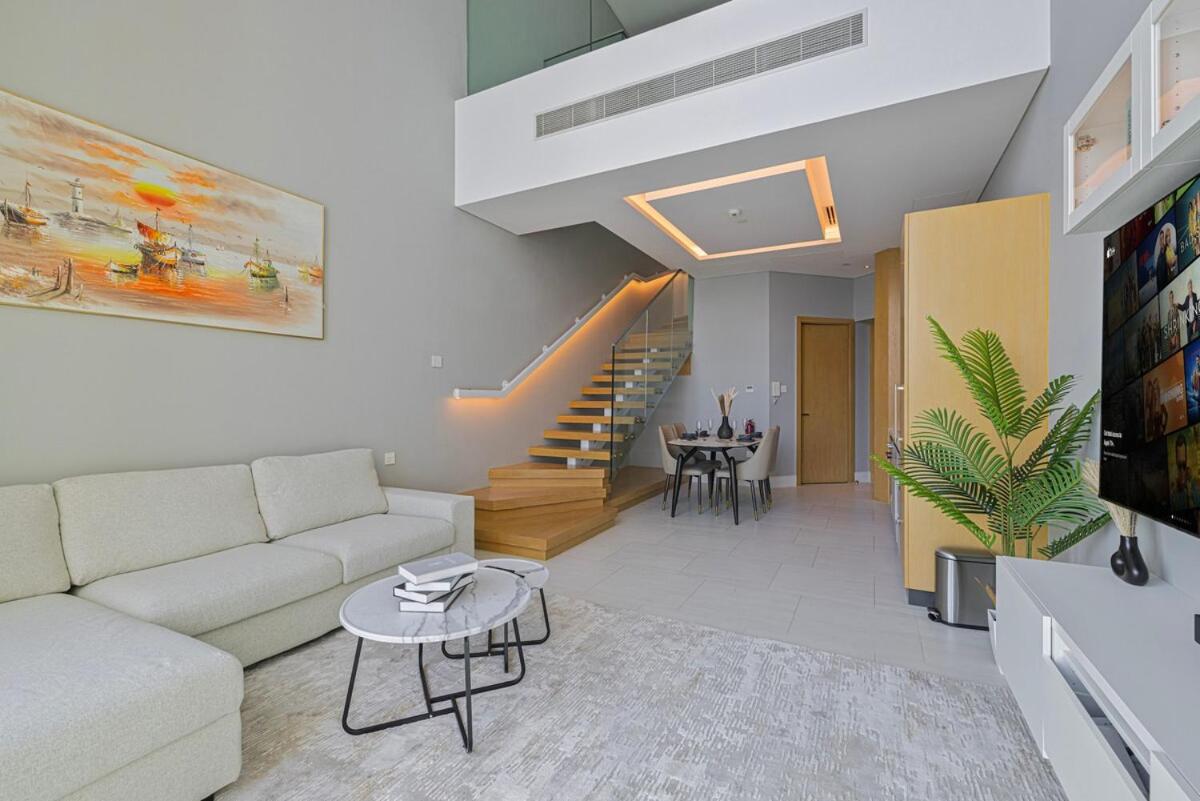 Elegant 1BR Sky Villa High-Rise Luxury Stay