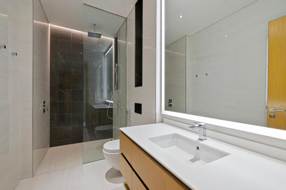 Elegant 1BR Sky Villa High-Rise Luxury Stay