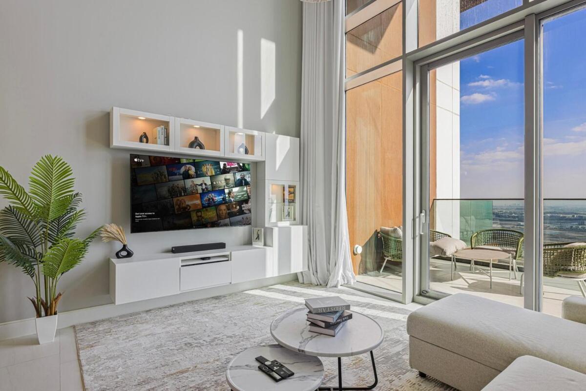 Elegant 1BR Sky Villa High-Rise Luxury Stay