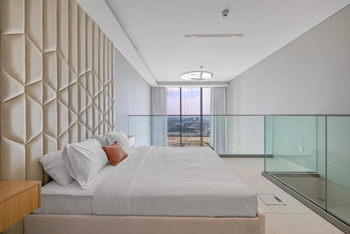 Elegant 1BR Sky Villa High-Rise Luxury Stay