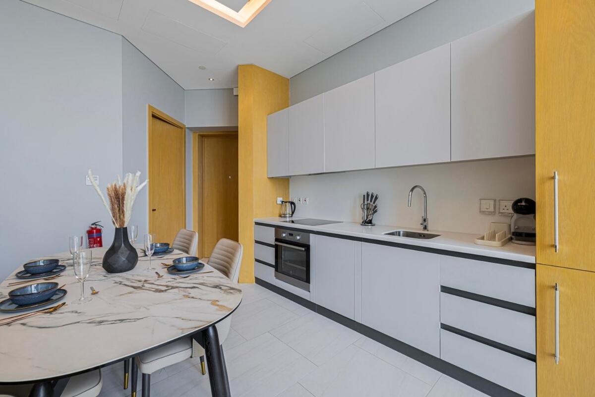 Elegant 1BR Sky Villa High-Rise Luxury Stay
