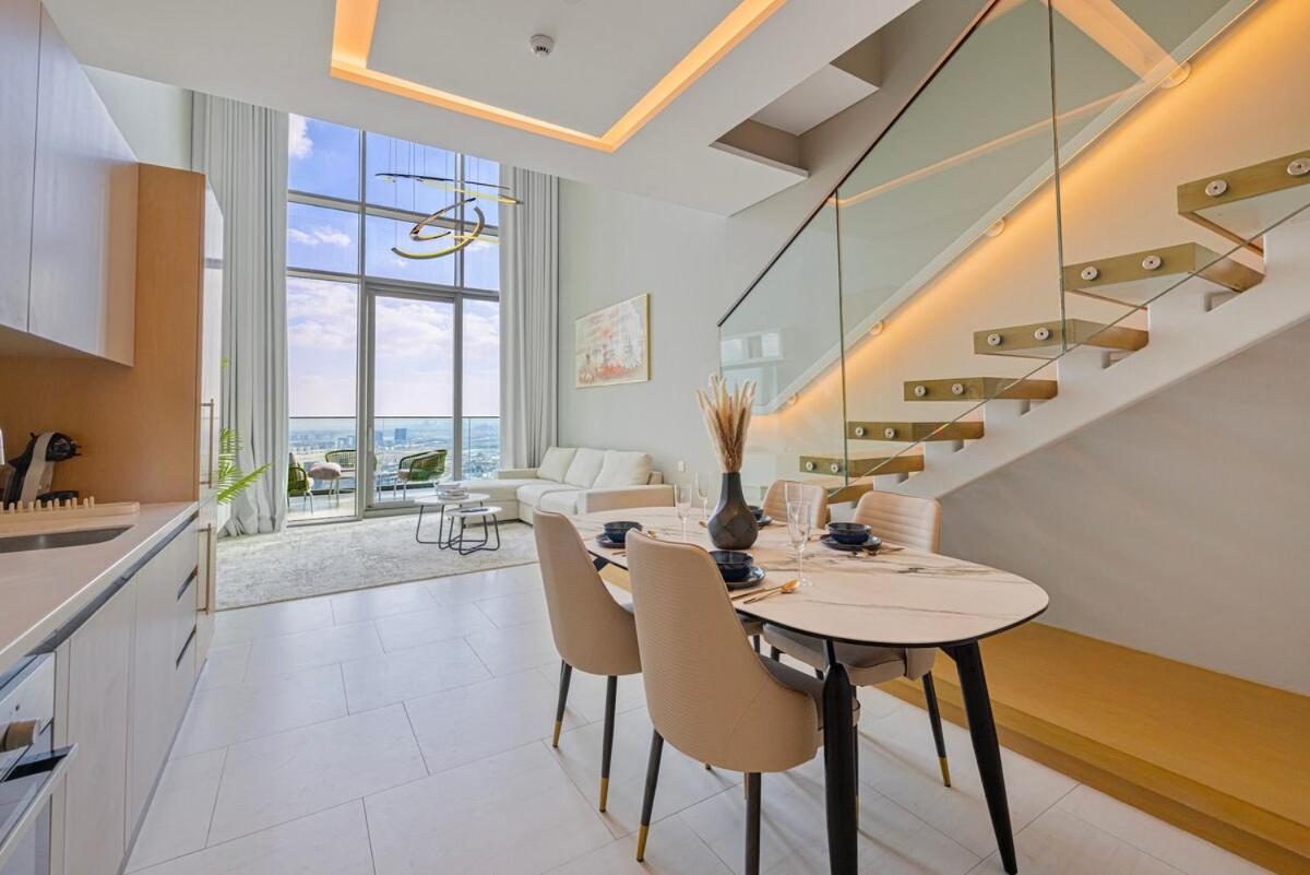 Elegant 1BR Sky Villa High-Rise Luxury Stay