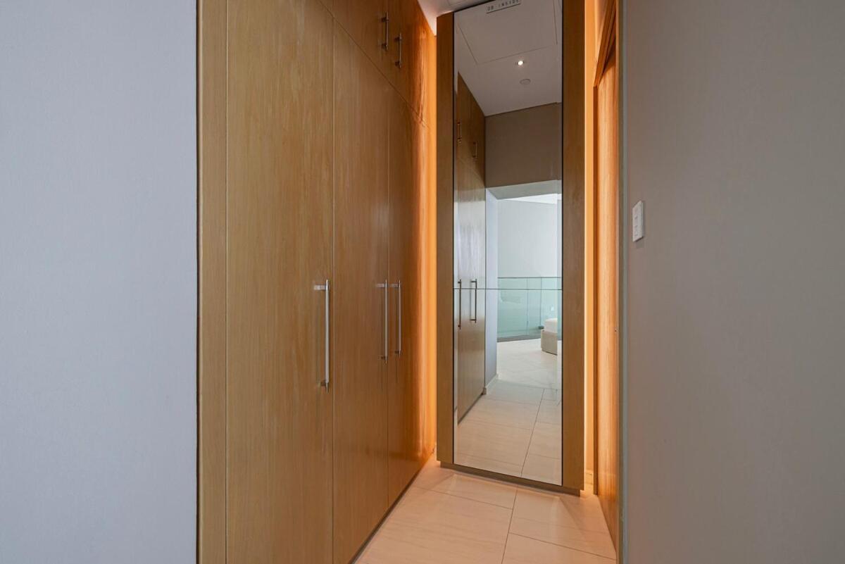 Elegant 1BR Sky Villa High-Rise Luxury Stay