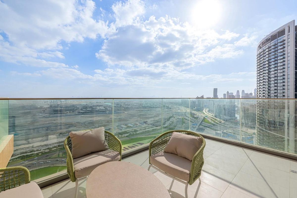 Elegant 1BR Sky Villa High-Rise Luxury Stay