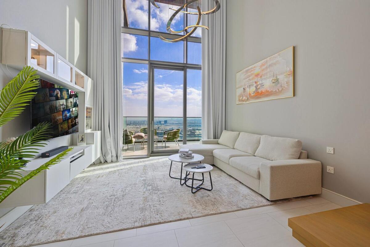 Elegant 1BR Sky Villa High-Rise Luxury Stay