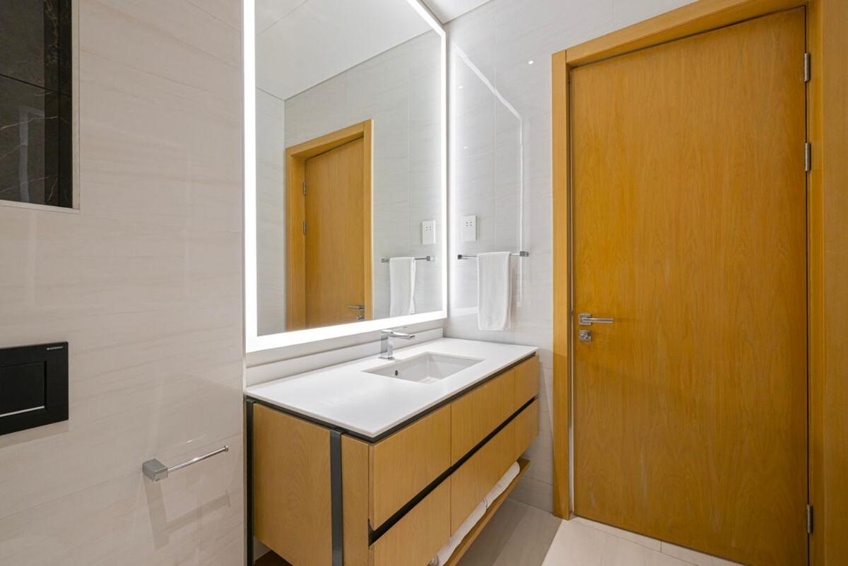 Elegant 1BR Sky Villa High-Rise Luxury Stay