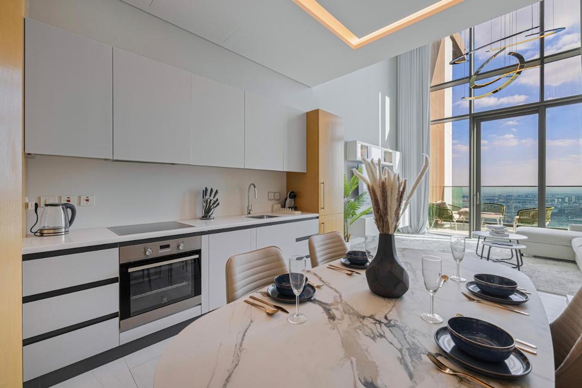 Elegant 1BR Sky Villa High-Rise Luxury Stay