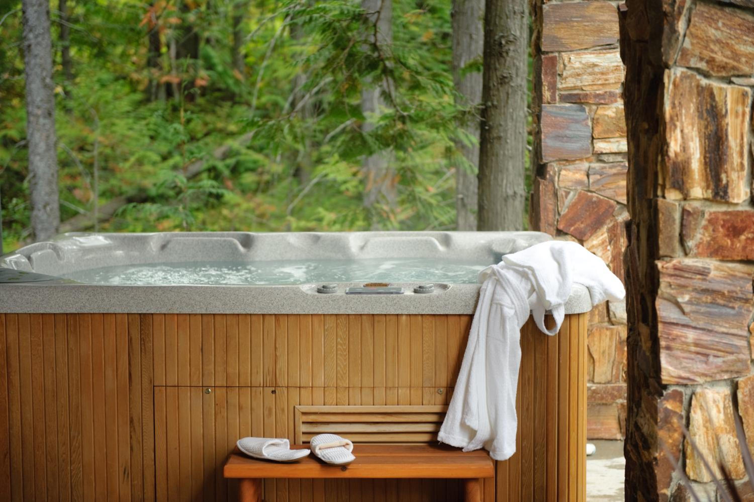 Snow Creek Cabins by Fernie Lodging Co