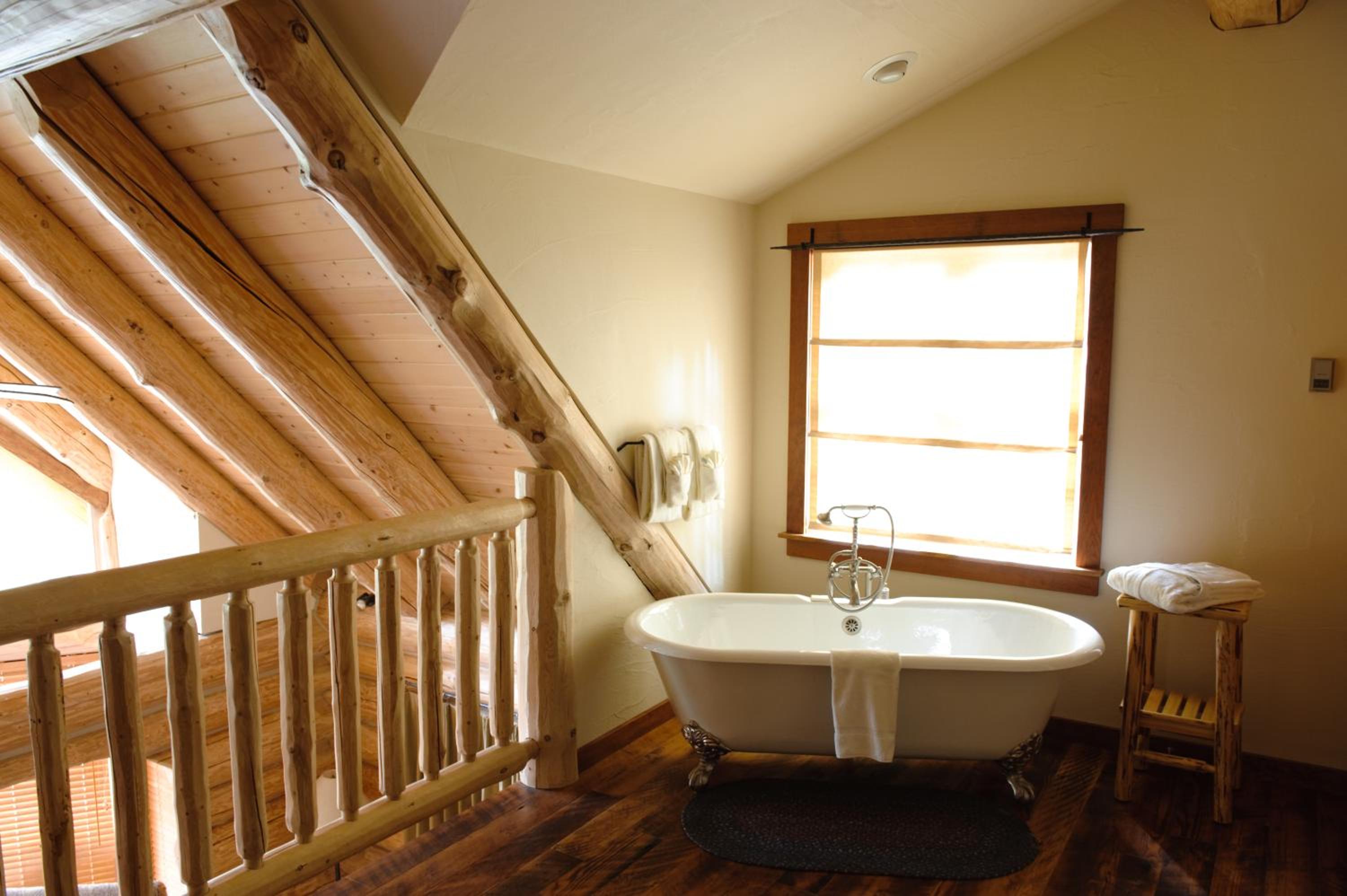 Snow Creek Cabins by Fernie Lodging Co