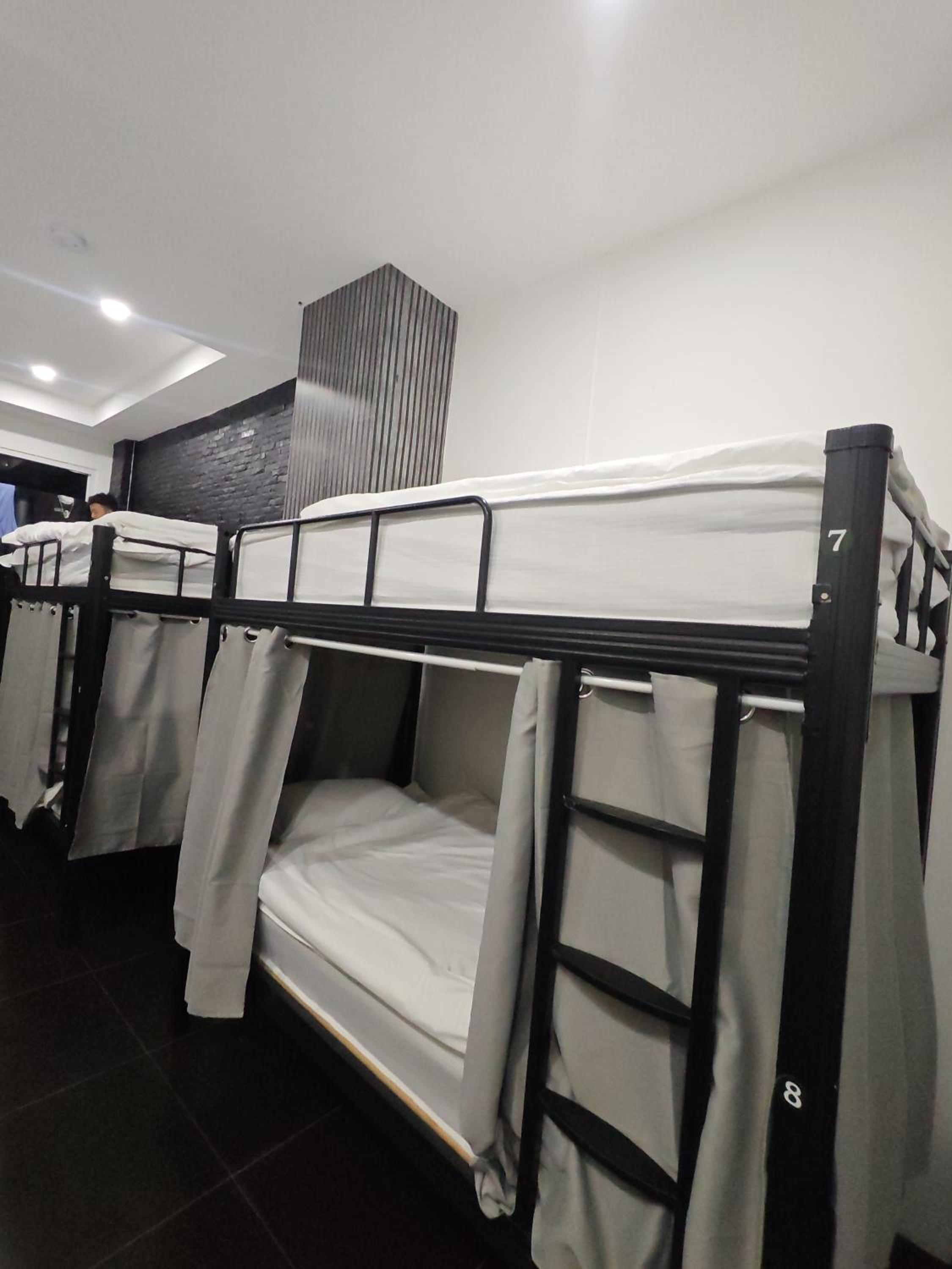 TJ PATONG HOSTEL - Prime Location by OTOP Market & Sea