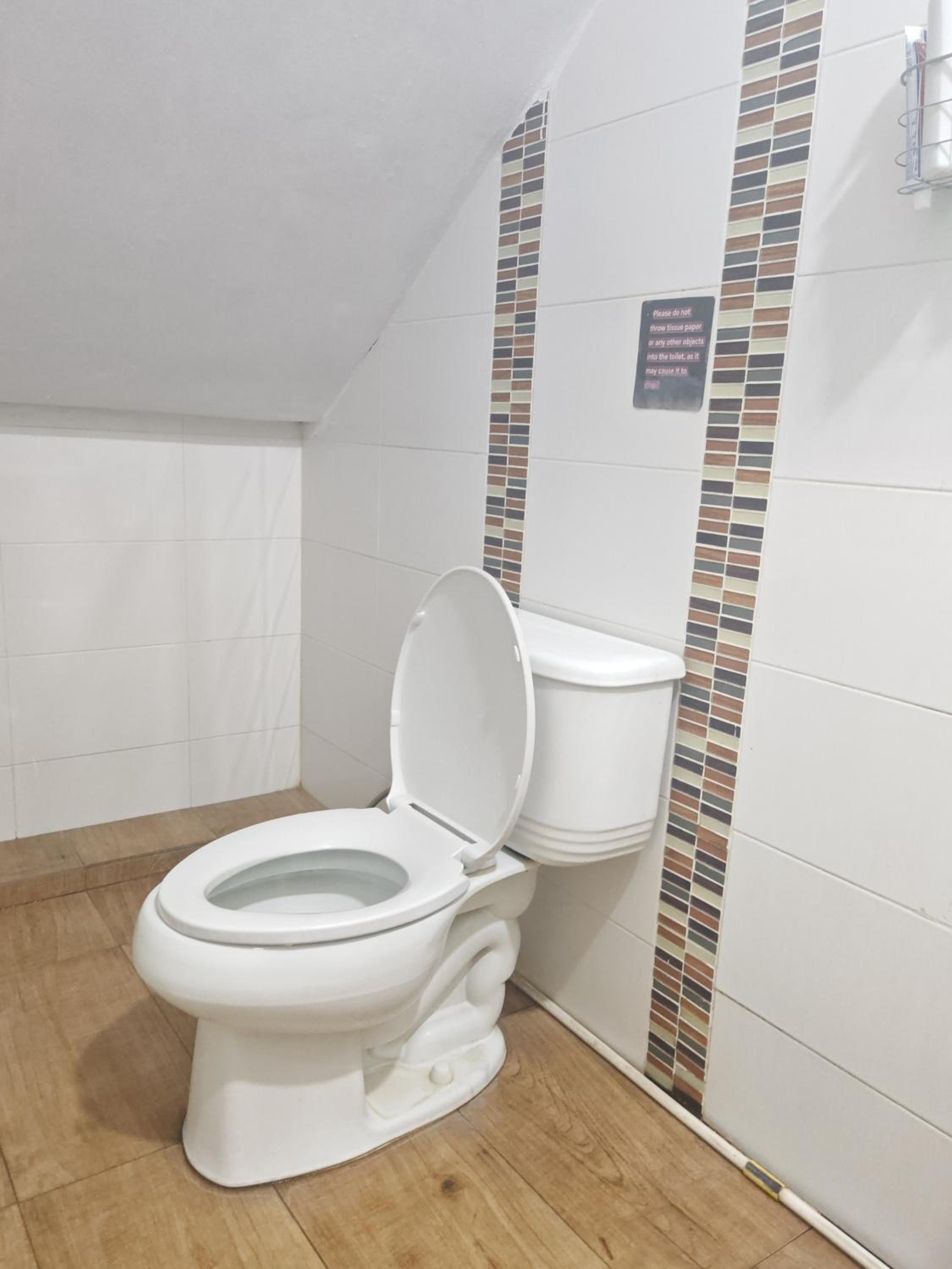 TJ PATONG HOSTEL - Prime Location by OTOP Market & Sea