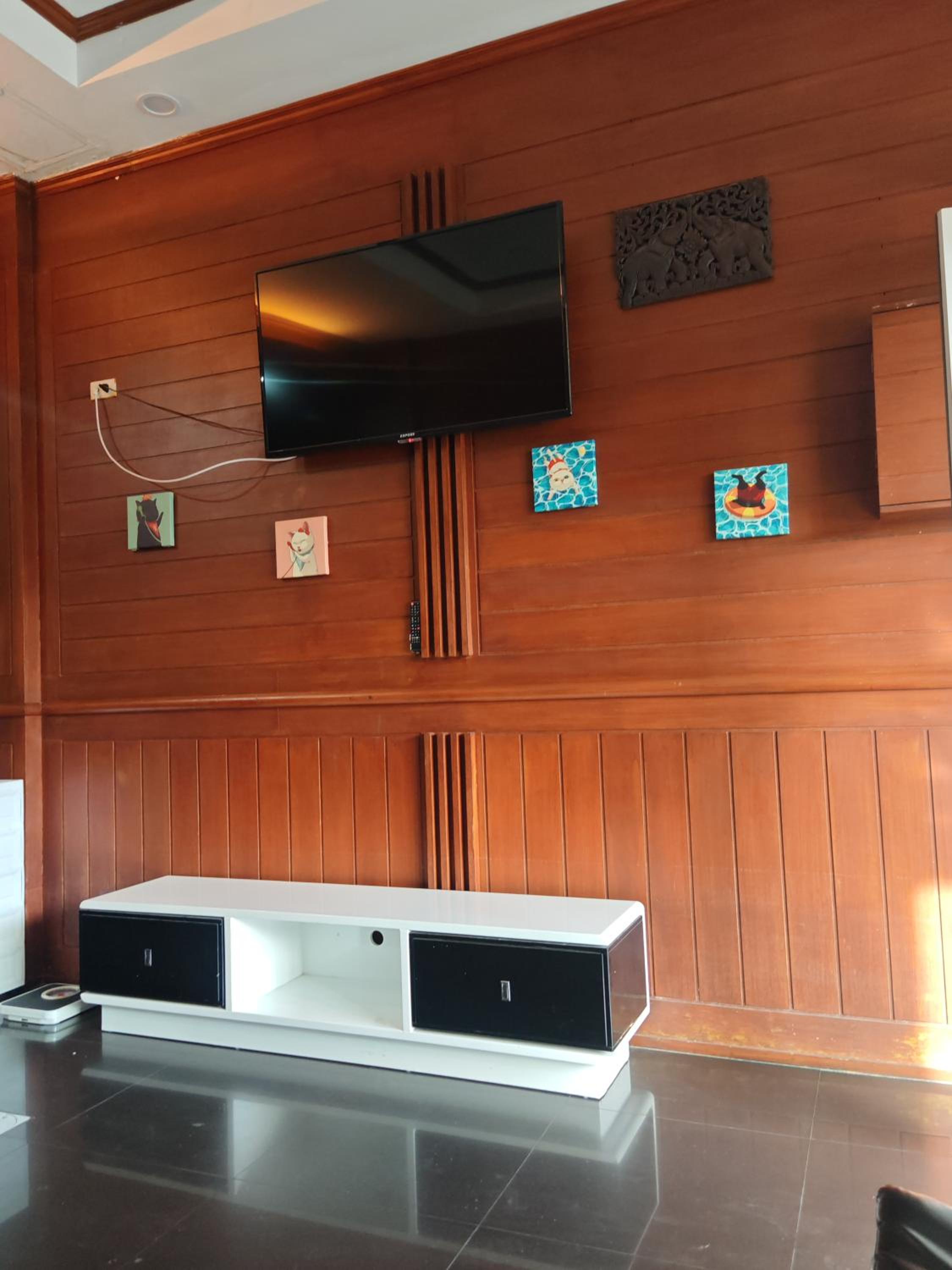 TJ PATONG HOSTEL - Prime Location by OTOP Market & Sea
