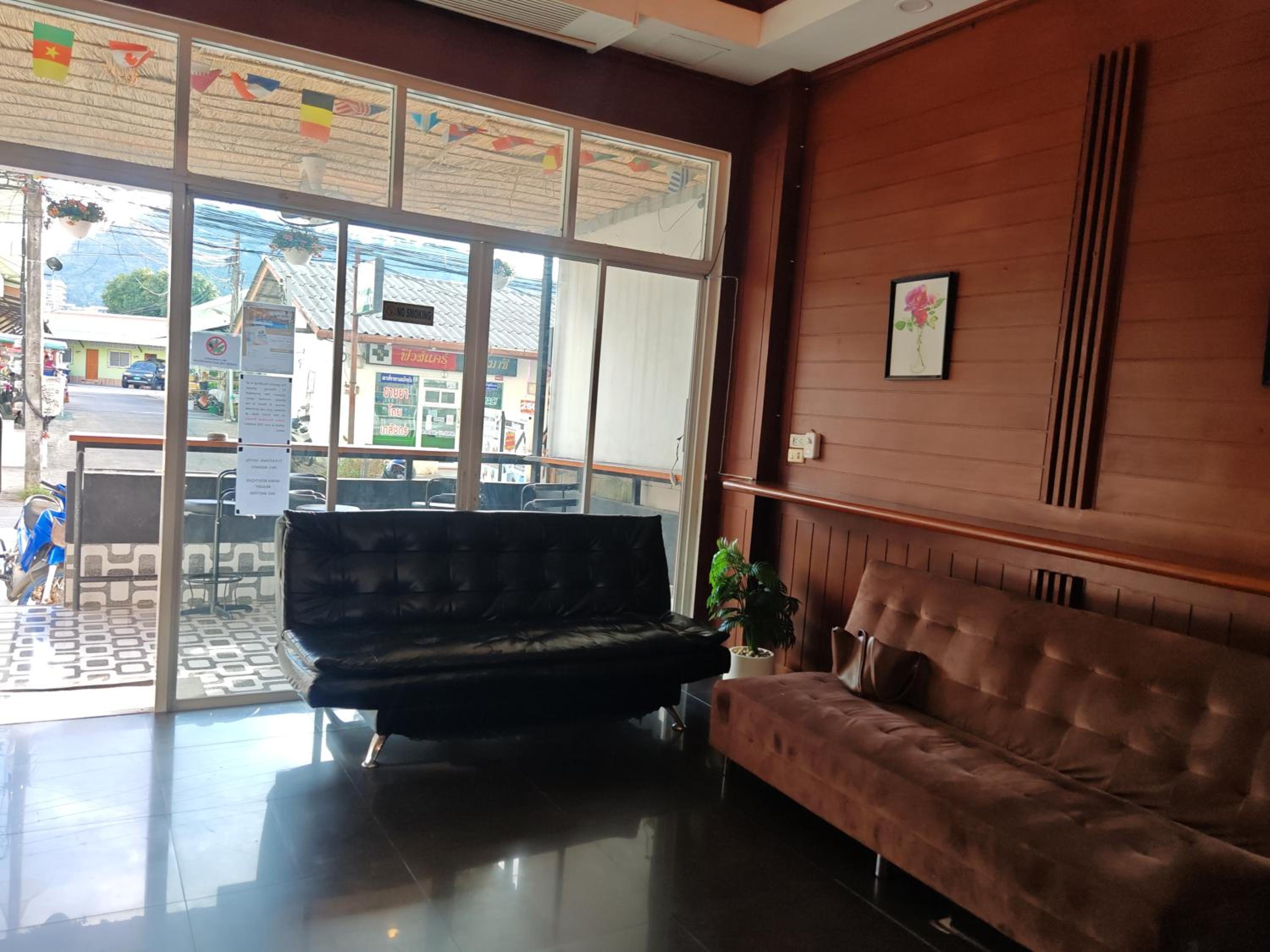 TJ PATONG HOSTEL - Prime Location by OTOP Market & Sea