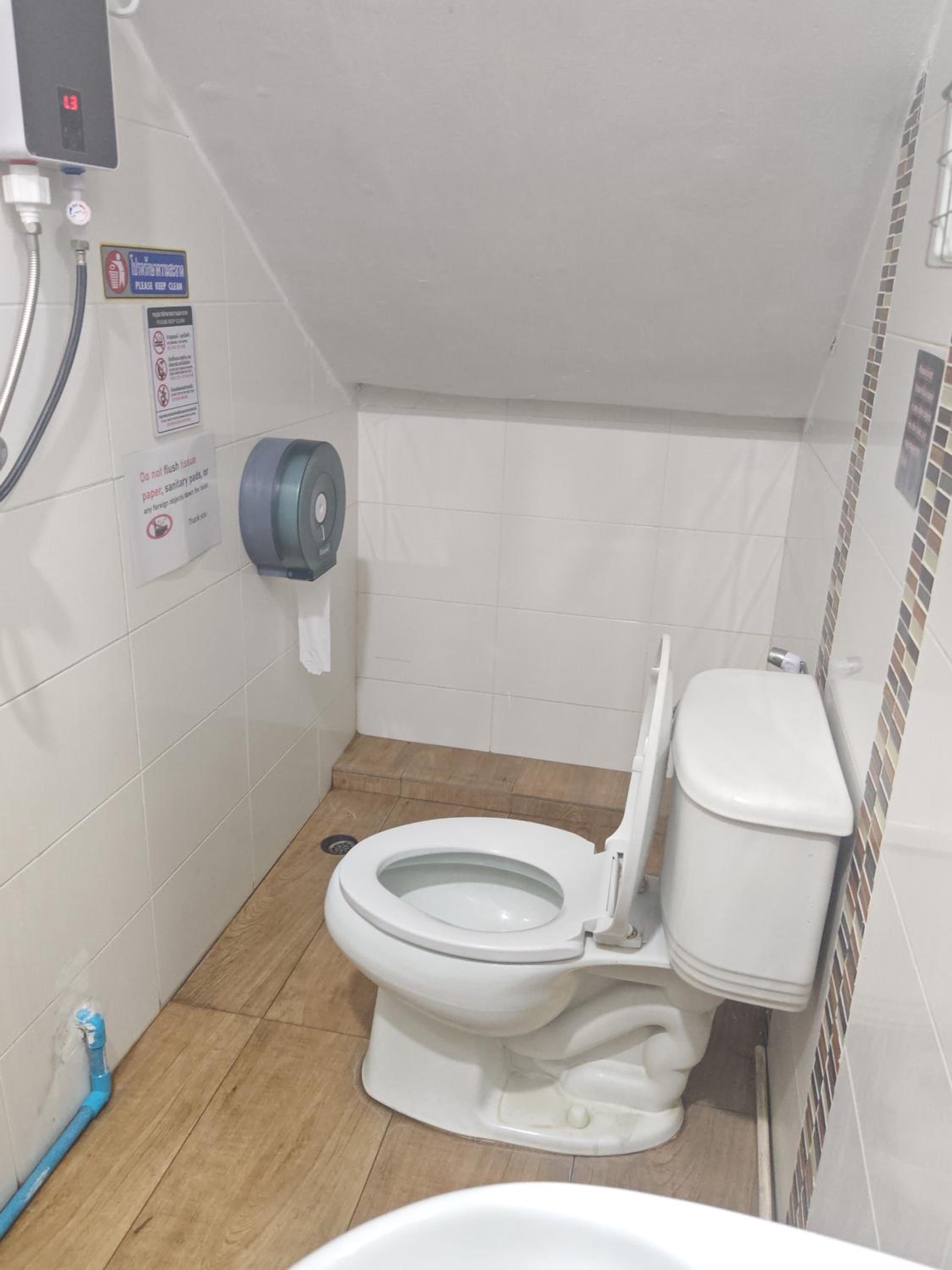 TJ PATONG HOSTEL - Prime Location by OTOP Market & Sea