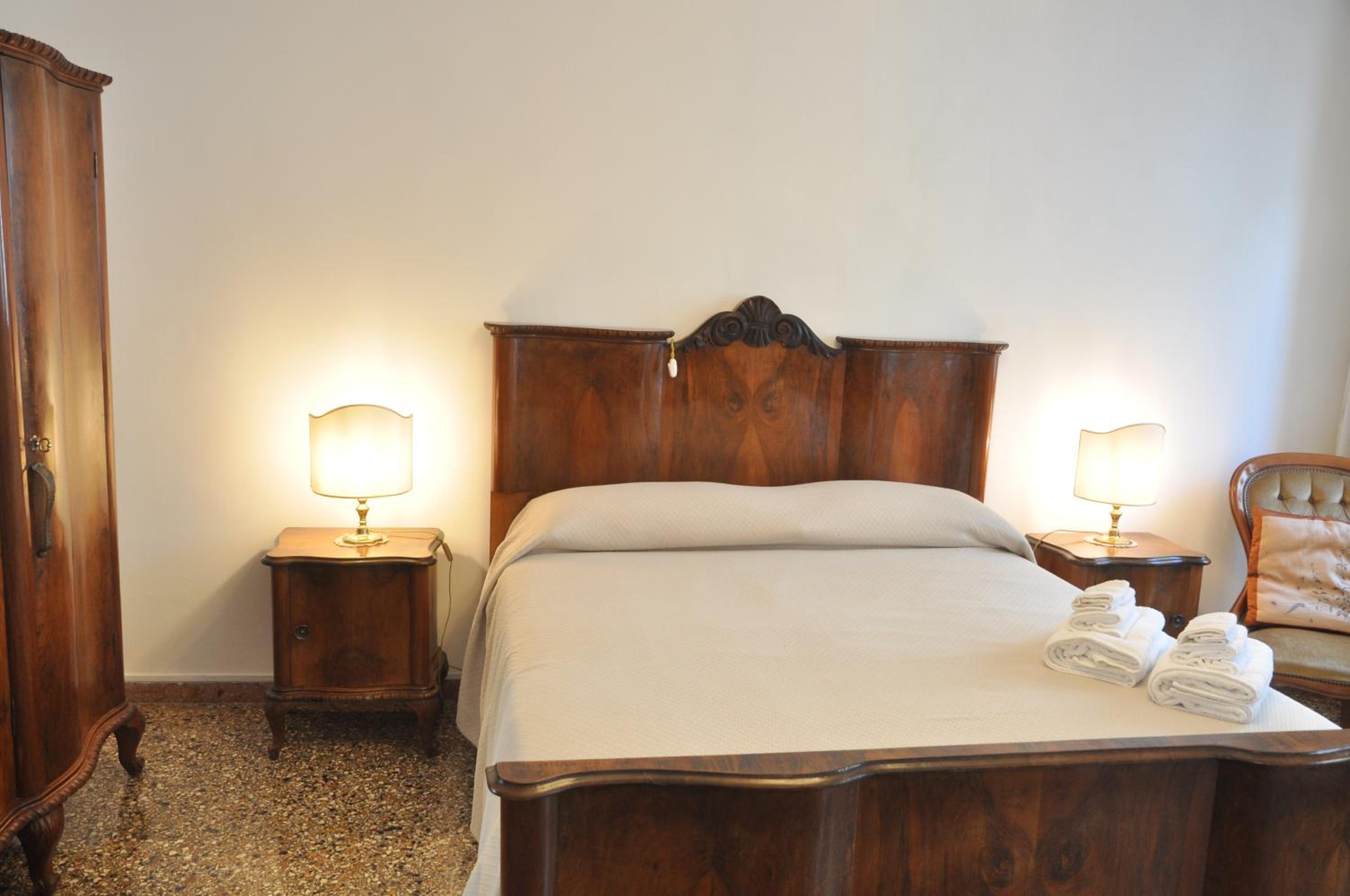 Corte Formenta Home - Canal view