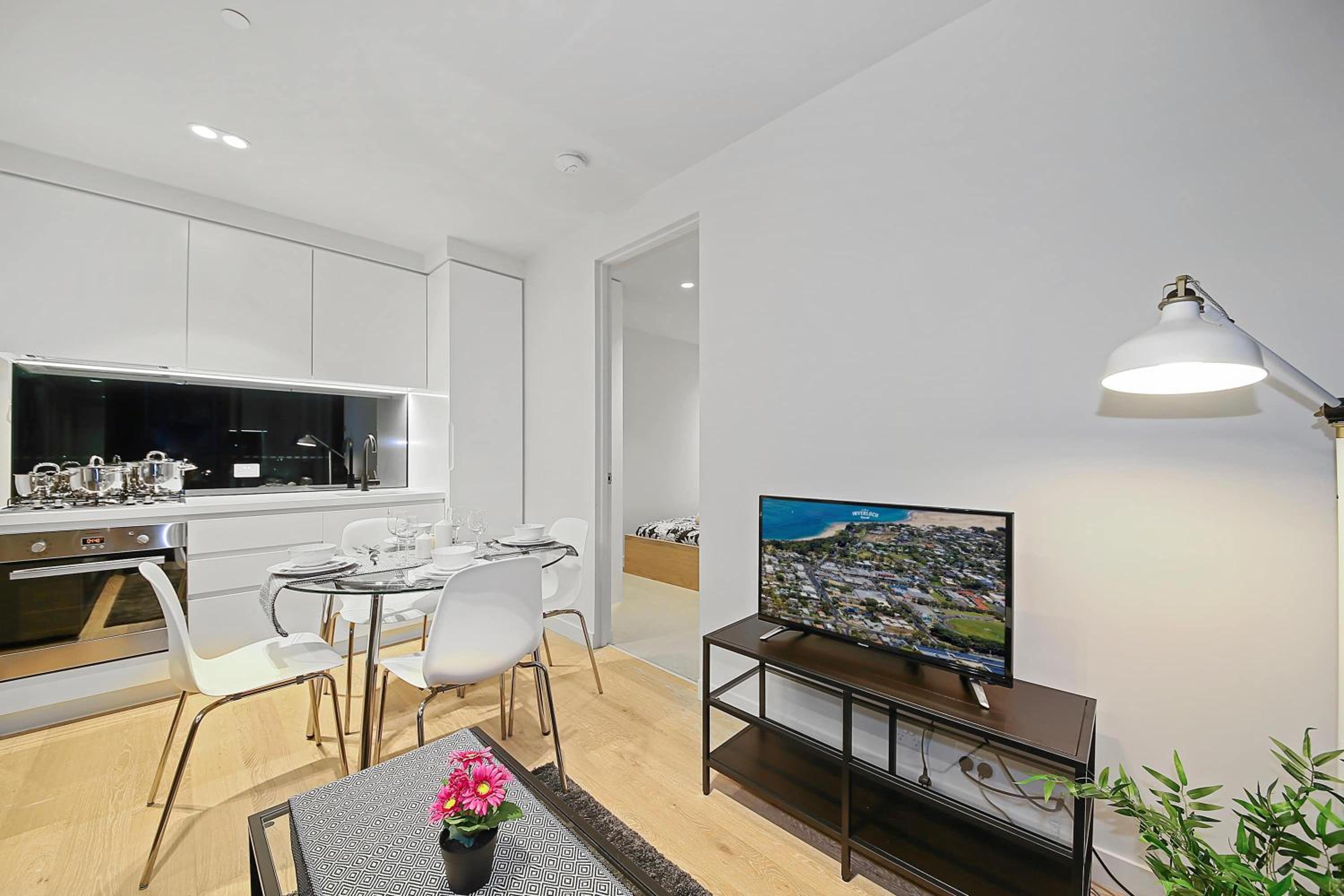 Trendy 2-Bedroom Stay in Melbourne CBD