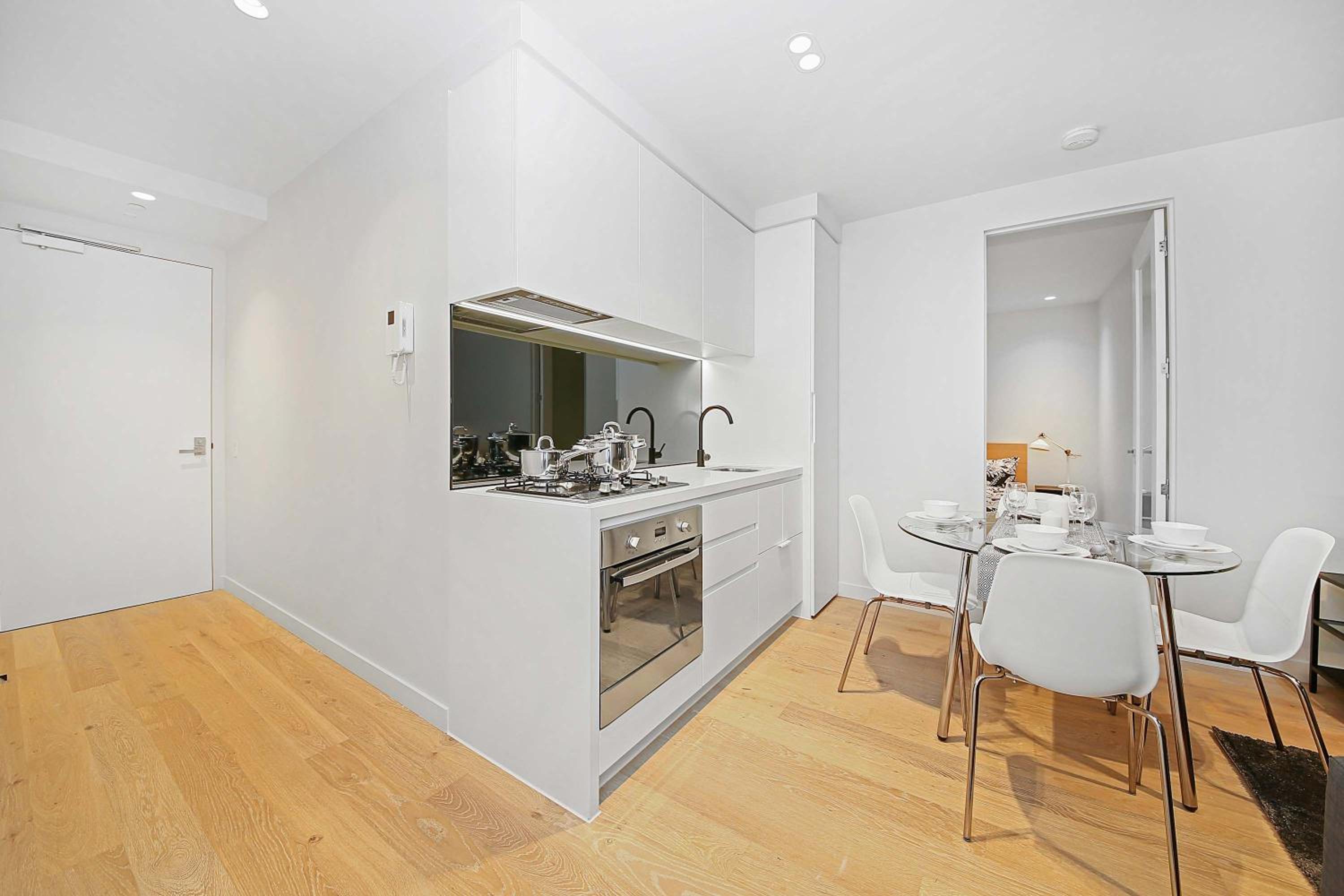 Trendy 2-Bedroom Stay in Melbourne CBD