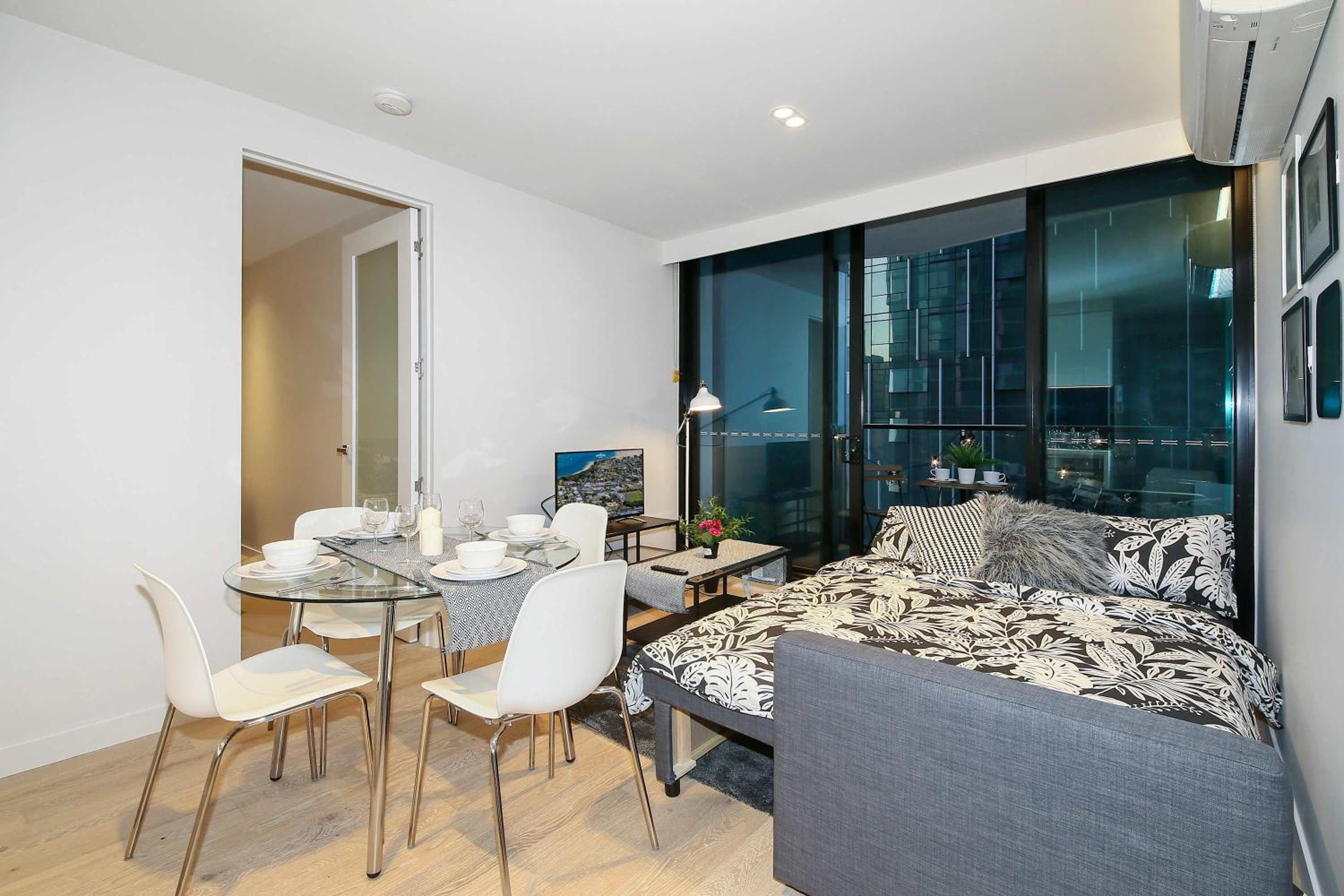 Trendy 2-Bedroom Stay in Melbourne CBD