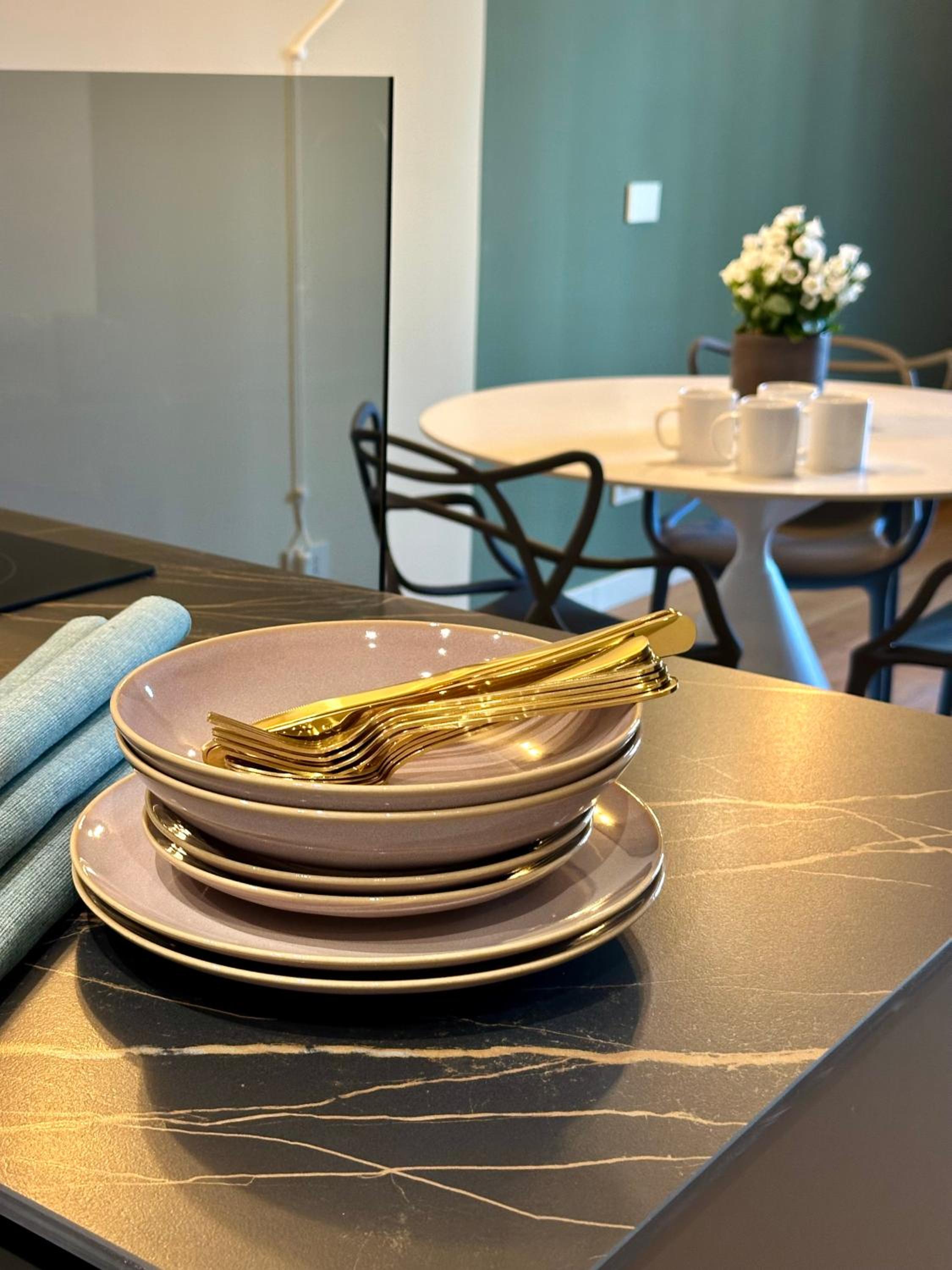 MilanLife Apartments - DTown Elegance