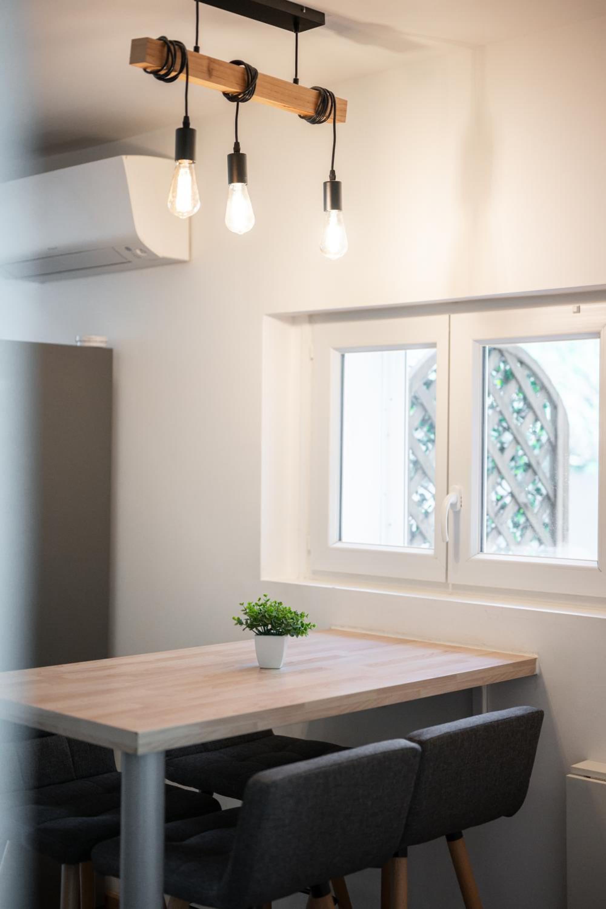 Cosy & Chill Appartements - 10 min de la mer - Jardin, Netflix, terrasse, fibre & parking, photo 13