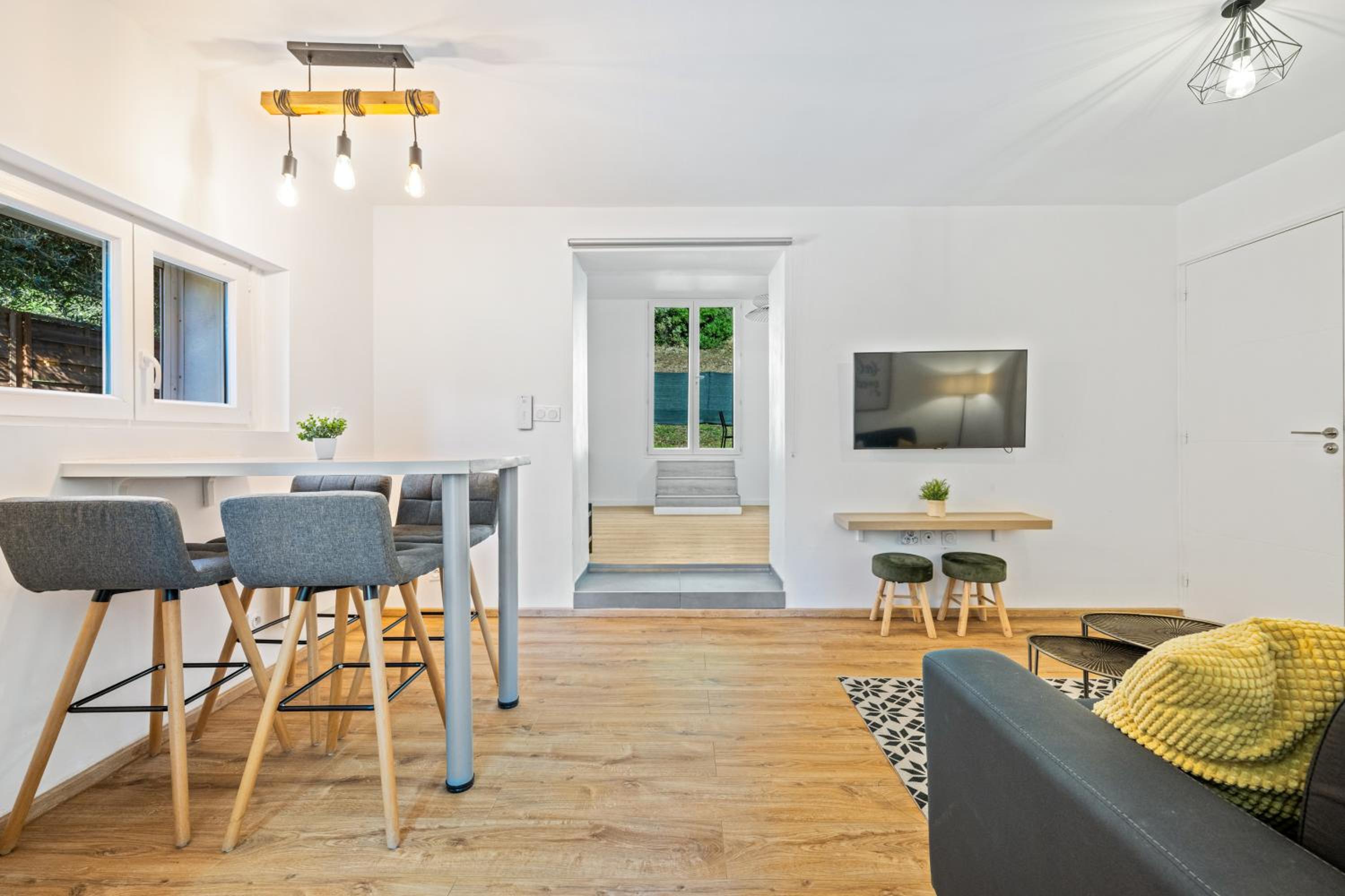 Cosy & Chill Appartements - 10 min de la mer - Jardin, Netflix, terrasse, fibre & parking, photo 4