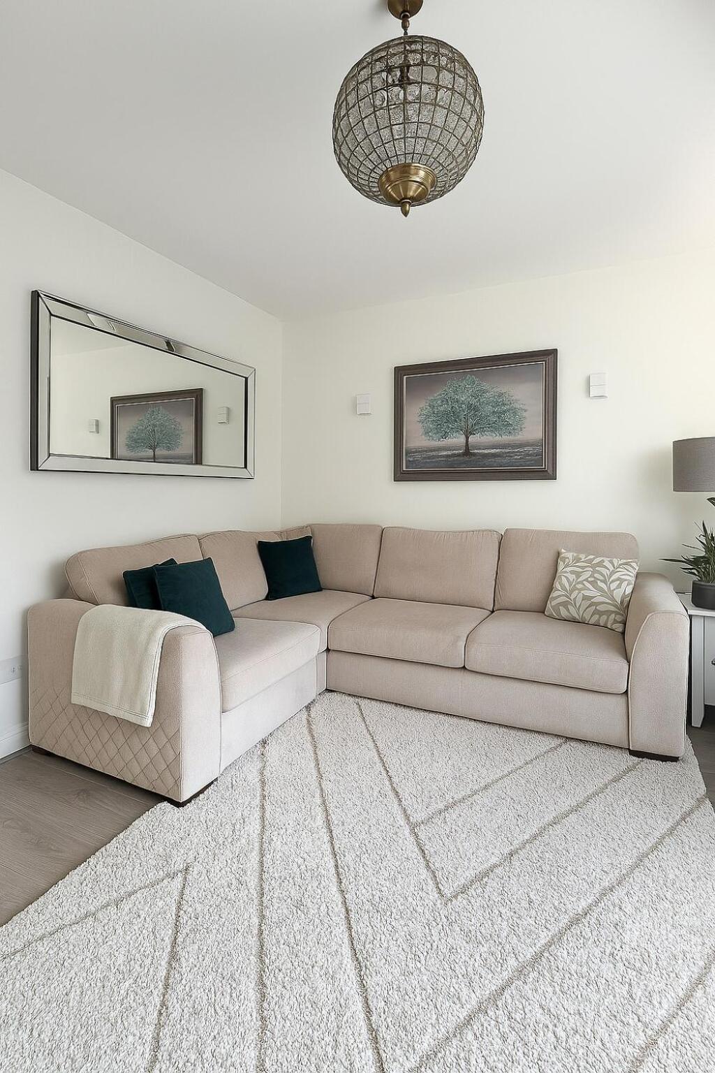 Large 3 Bed Home - Coop Live -Free parking